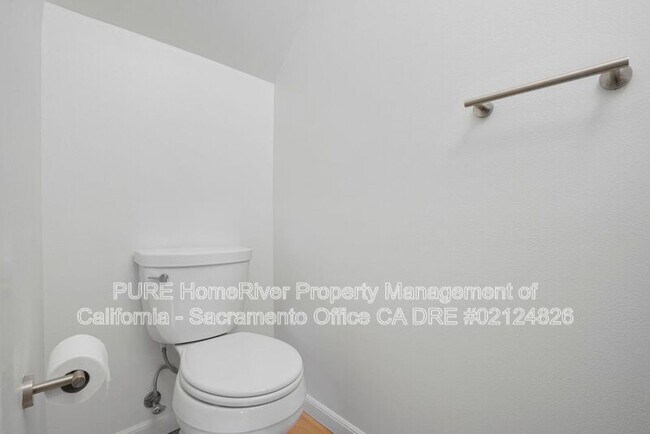 Building Photo - 8811 Salmon Falls Dr