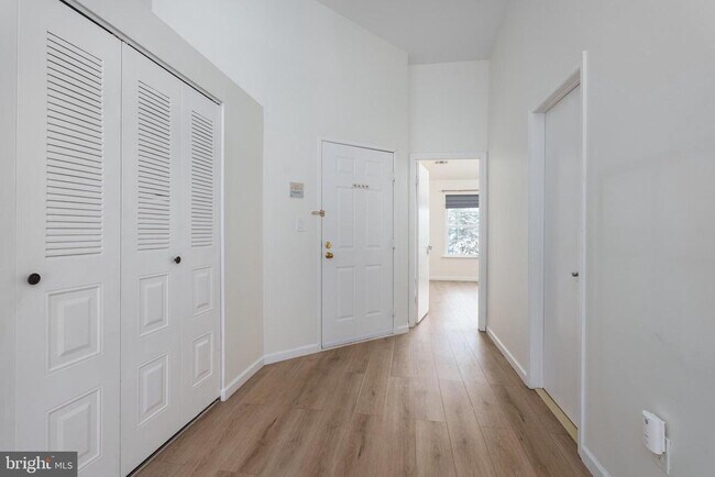 Building Photo - 7123 Elm Ct