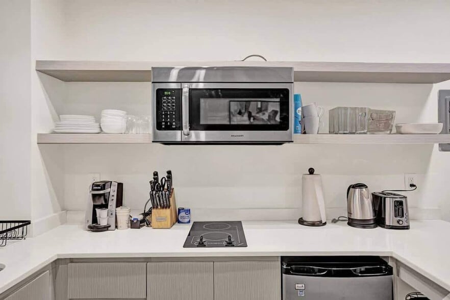 Building Photo - 3020 Seville St