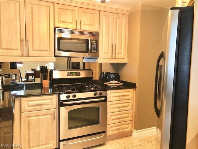 Building Photo - 270 E Flamingo Rd