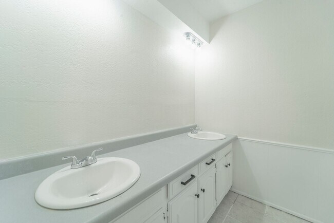 Building Photo - Opportunity Knocking with this HUGE home available for Rent to Own or Lease!