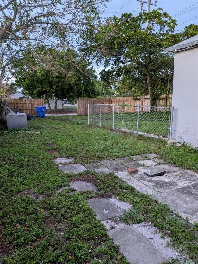 Building Photo - 2132 McKinley St