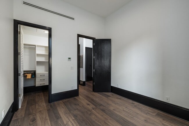 Building Photo - Historic Charm with Live-Work Flexibility in Downtown Honolulu