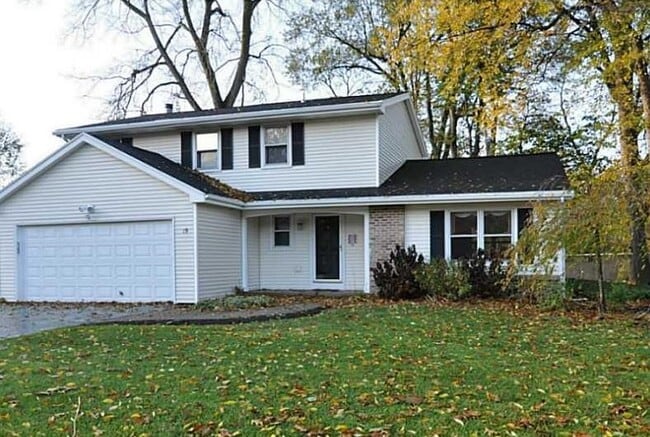 Primary Photo - 19 Weyburn Way