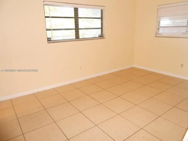 Building Photo - 180 NE 128th St