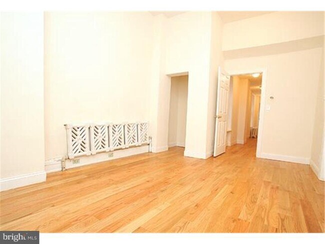 Building Photo - 2808 W Girard Ave