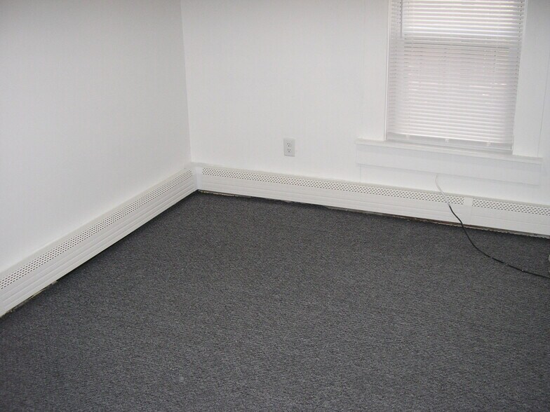 Building Photo - 16 Beech St