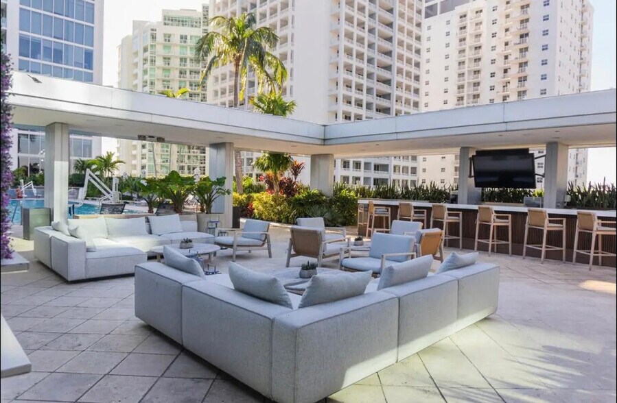 Building Photo - 1395 Brickell Ave