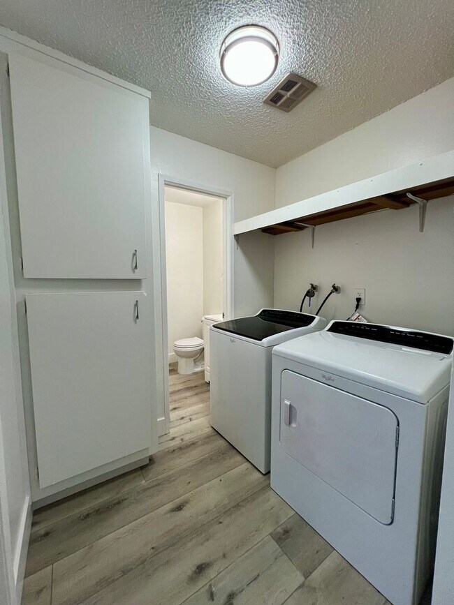 Building Photo - 33441-33443 4th St, Union City, CA 94587