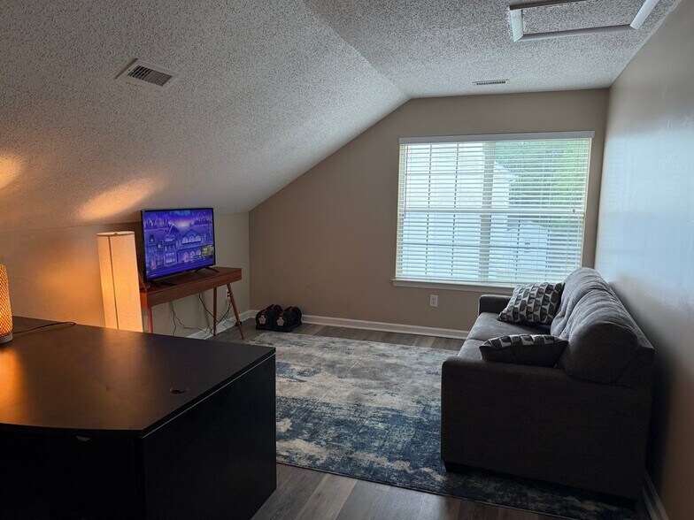 Building Photo - 14 W Dressage Ct