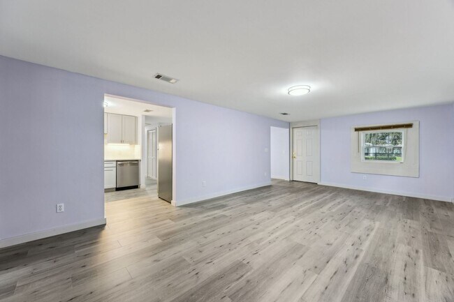 Building Photo - Renovated 3/2 on Amelia Island’s South End + HUGE Garage