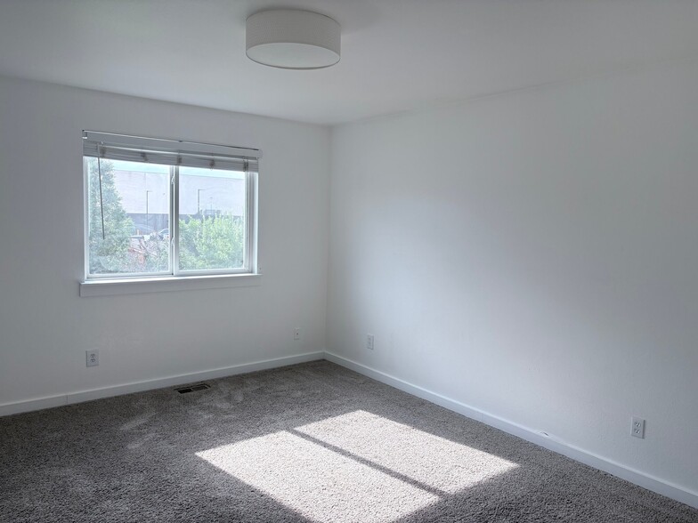Building Photo - 420 S Fenton St
