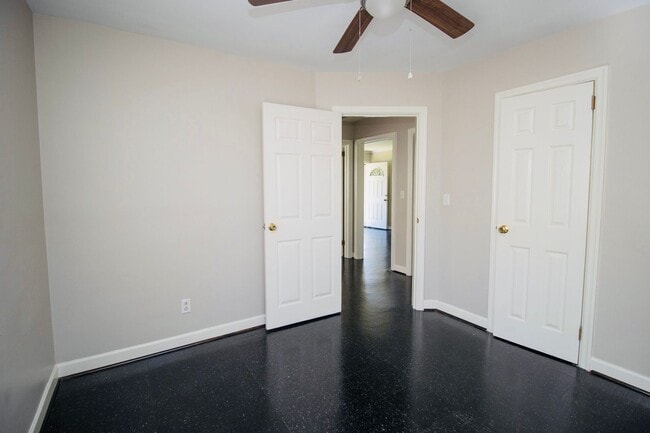 Building Photo - Charming 2-Bedroom Duplex in Rosewood – Av...