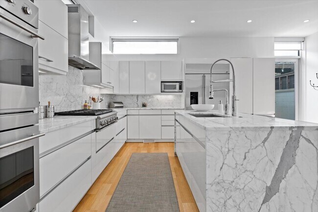 Building Photo - 1823 W Race Ave