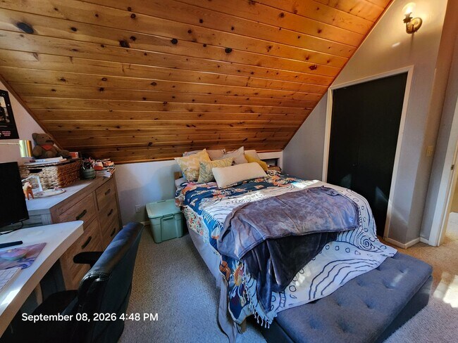 Building Photo - 493 Brassie Ave