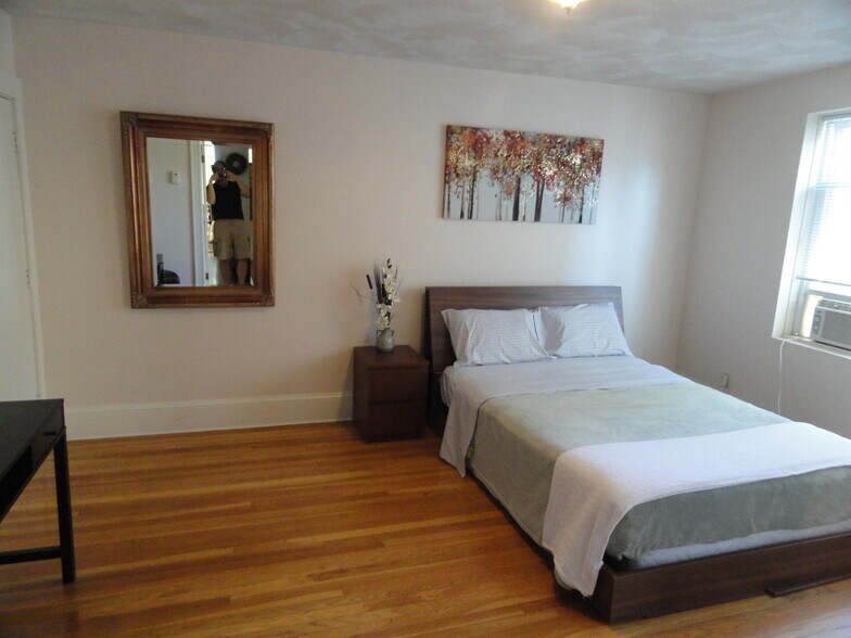 Building Photo - 390 Highland Ave