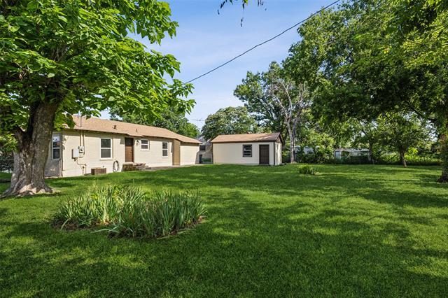 Building Photo - 2504 Avon Dr