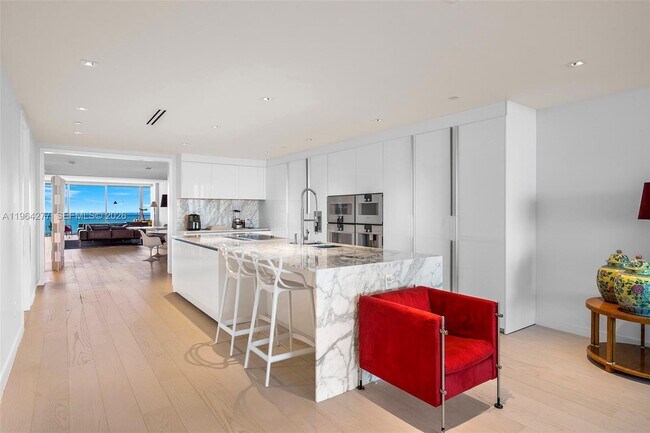 Building Photo - 10203 Collins Ave