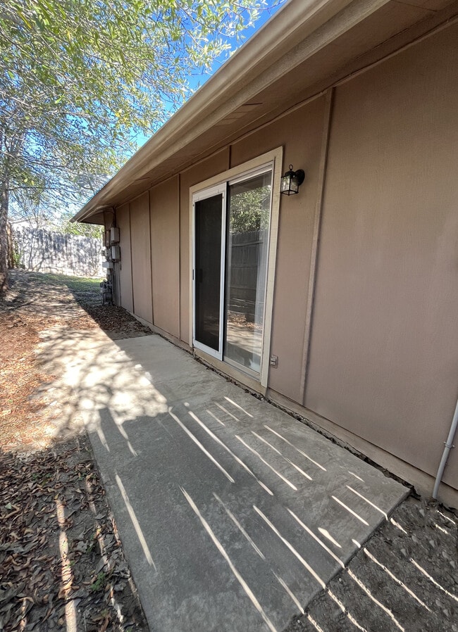 Building Photo - 14431 Edgemont St