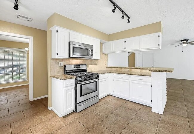 Building Photo - 9611 Crail Dr