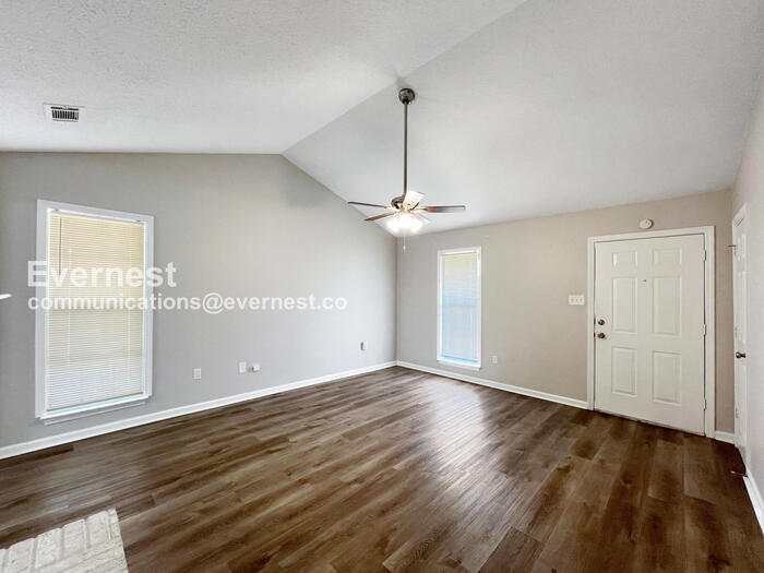 Building Photo - 886 Acorn Cove