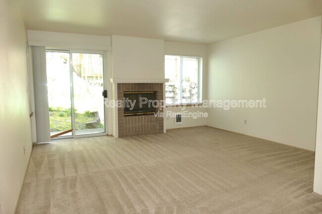 Building Photo - 2244 13th Ave W