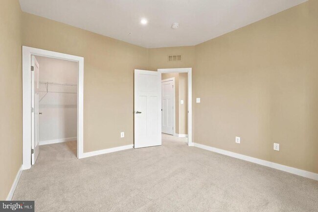 Building Photo - 24274 Thurso Sq