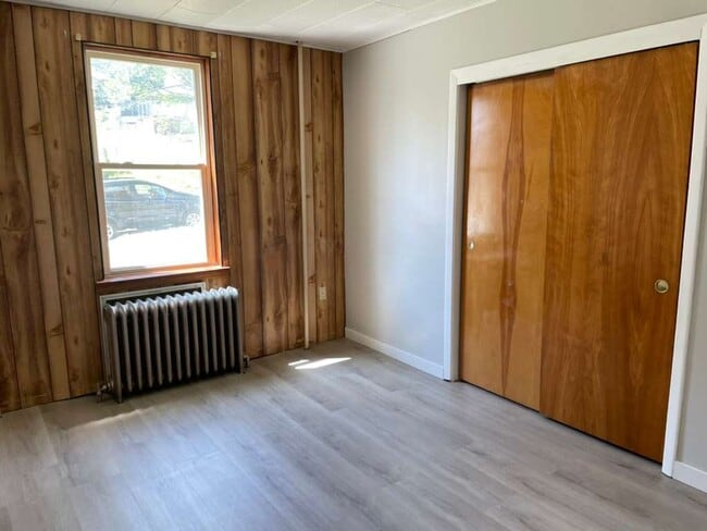 Building Photo - 1614