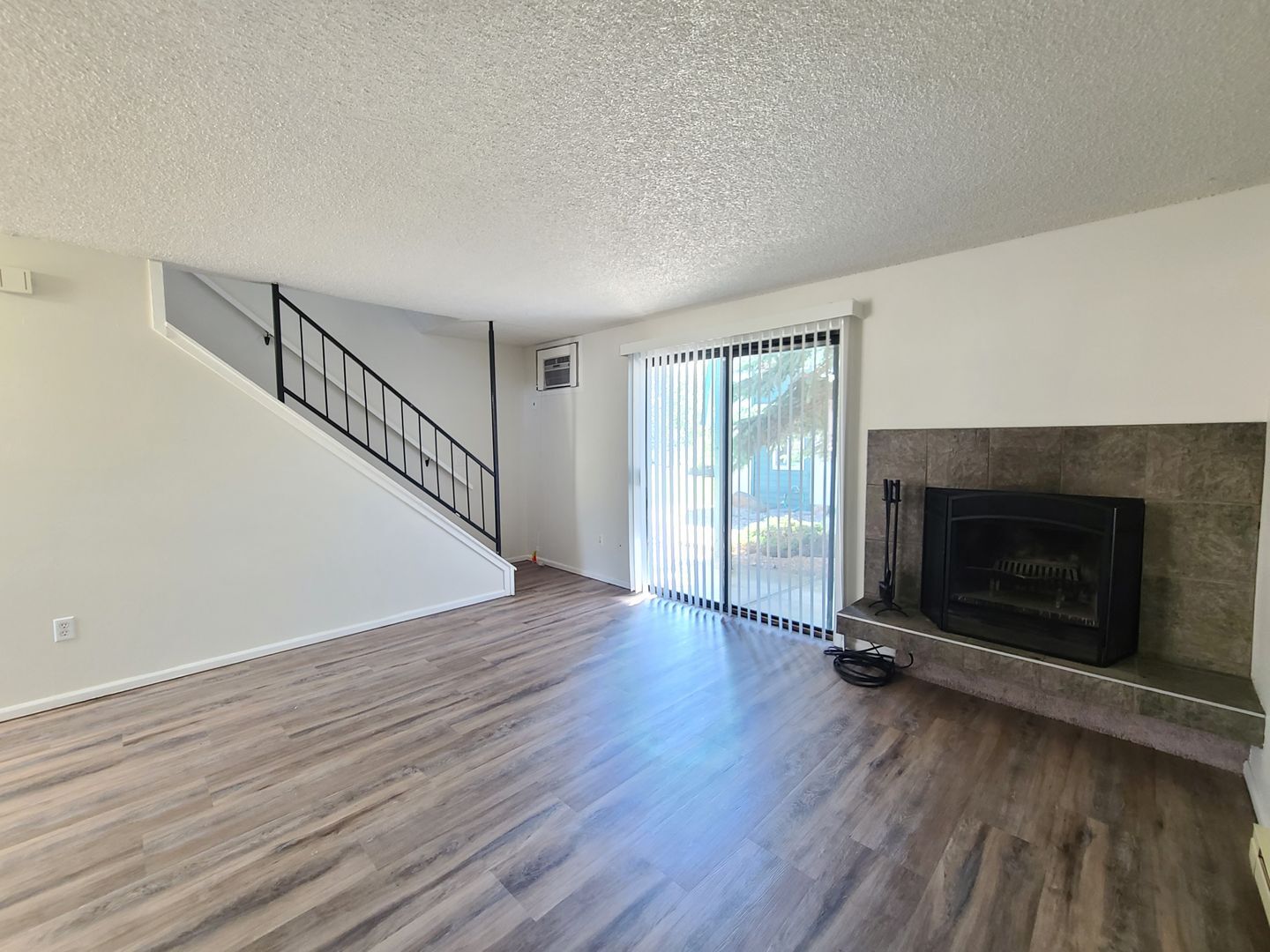 Building Photo - 2121 E Upriver Dr