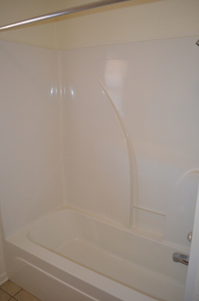 Building Photo - 914 Crymes Ln