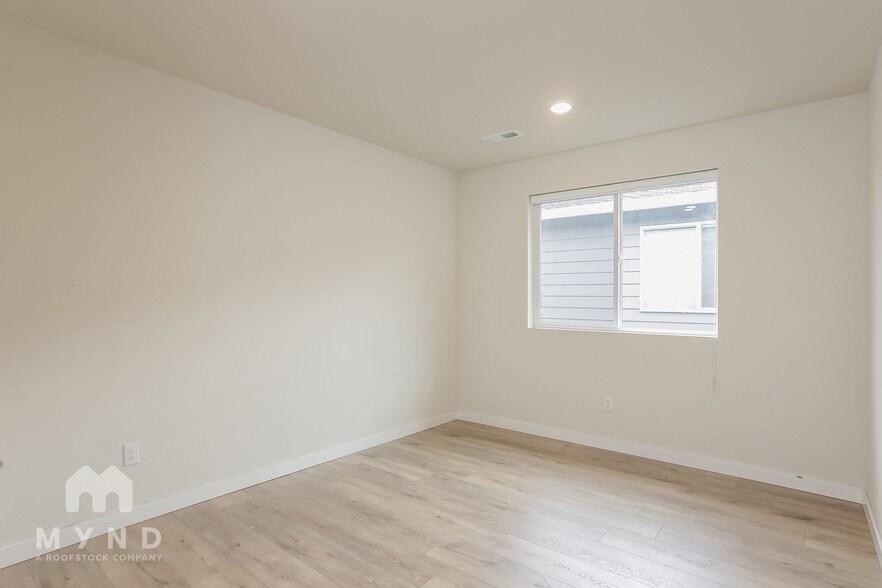 Building Photo - 33310 Crystal Ave SE