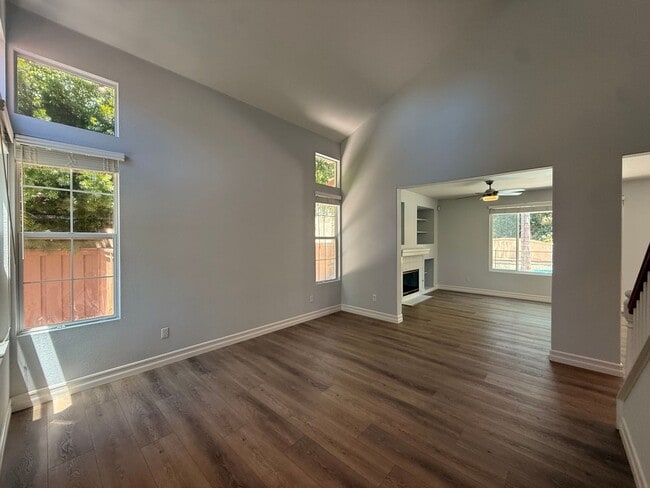 Building Photo - Spacious 4BD/2.5BA Home in Sorrento Valley with Pool, Backyard Patio & 2-Car Garage