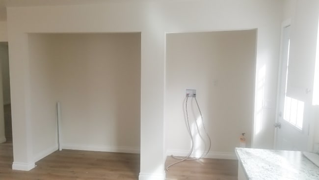 Building Photo - 812 N Main St