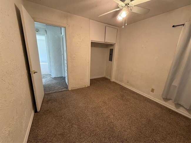 Building Photo - 4101 SE 11th St