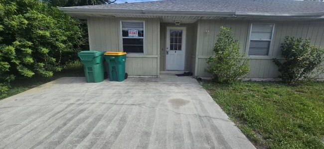 Primary Photo - 304 Camillia Ln