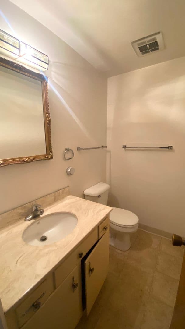 Building Photo - 1408 W Daytona Dr