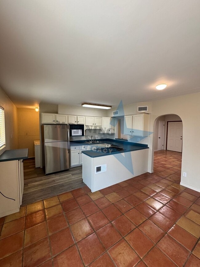 Building Photo - 3-Bedroom Home - True Desert Living!