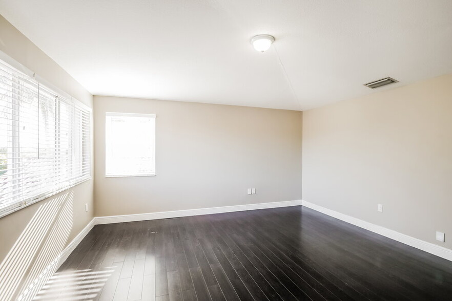 Building Photo - 15618 SW 112th Dr
