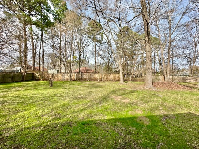 Building Photo - Available now! Newly Updated 3/2/2! Large ...