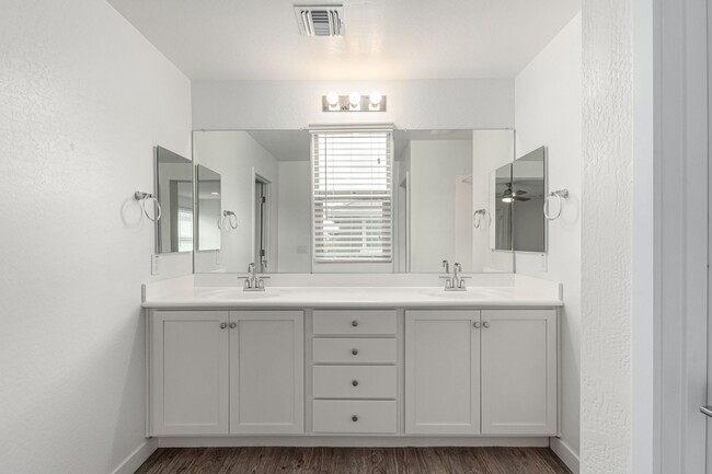 Building Photo - Beautiful home in Eastmark with 3 bedrooms...