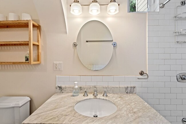 Building Photo - 2 Bed, 1 Bath Noe Valley Flat w Office + G...