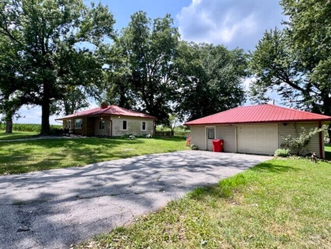 Building Photo - 3-Bedroom Country Home on Nearly 5 Acres with Detached Garage