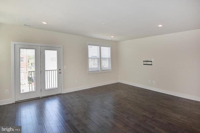Building Photo - 44858 Tiverton Sq