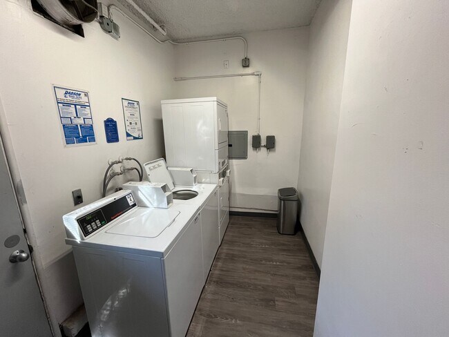 Building Photo - 11937 Avon Way