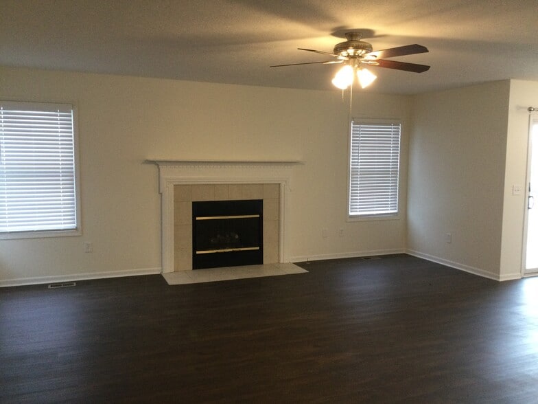 Building Photo - 7885 Butterfield Ln