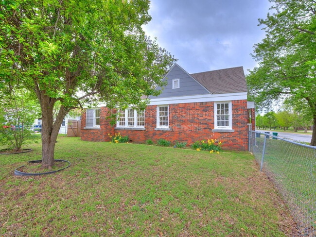 Building Photo - 2112 N Drexel Blvd