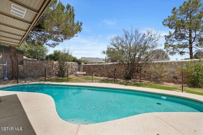 Building Photo - 6836 Orizaba Ave