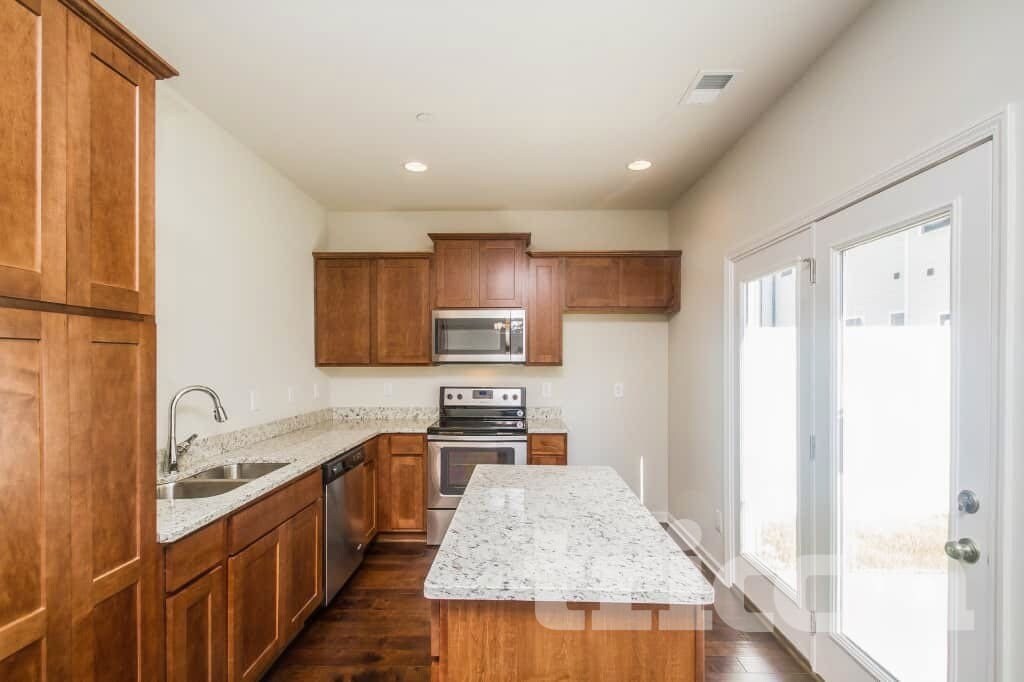 Building Photo - 406 Riverwood Ct