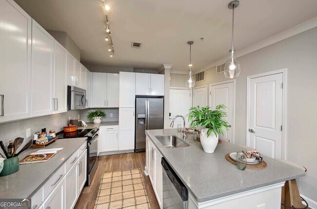 Building Photo - 2600 Milscott Dr