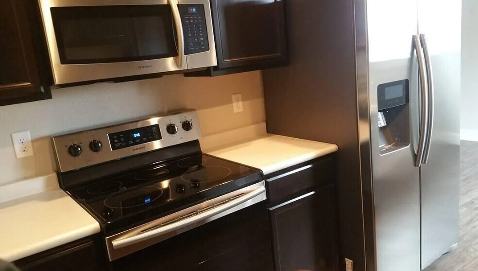 Building Photo - 620 Cedar St